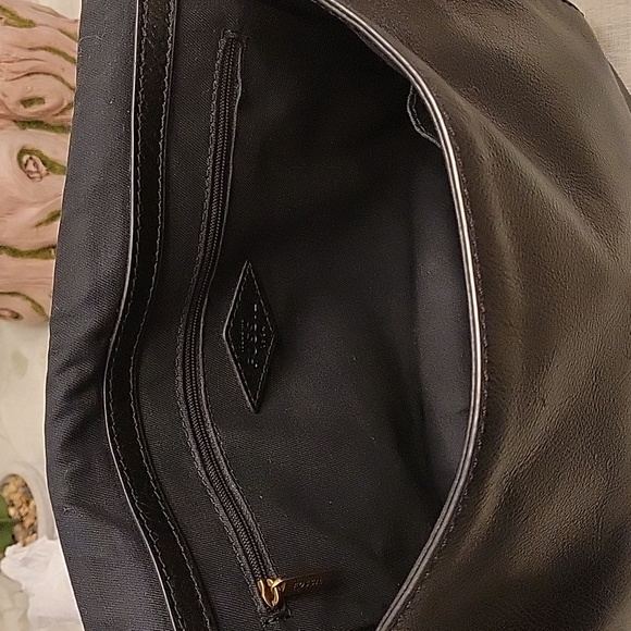 EUC vintage leather Fossil crossbody bag - Picture 9 of 16